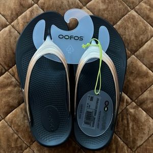 OOFOS - WOMEN'S OOLALA LUXE SANDAL - MACCHIATO